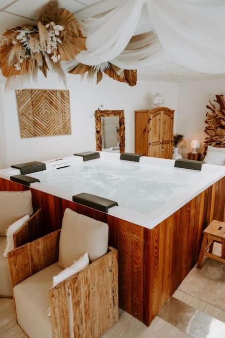 Tubize Suite De Charme Avec Jacuzzi Et Cabine Infrarouge מראה חיצוני תמונה